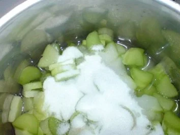 Rezept: Quarkcreme mit marinierten Erdbeeren oder Rhabarberkompott Bild Nr. 11 Quarkcreme mit marinierten Erdbeeren oder Rhabarberkompott - Rezept - Bild Nr. 11