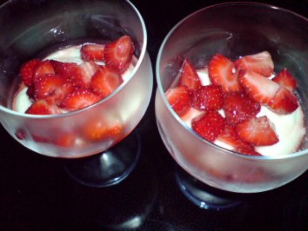 Quarkcreme mit marinierten Erdbeeren oder Rhabarberkompott - Rezept - Bild Nr. 22