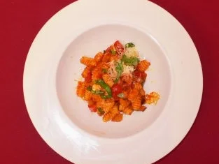 Handgemachte Cavatelli mit Piperade und Büffelmozzarella - Rezept - Bild Nr. 2