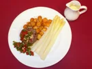 Rezept: Spargel mit Sauce Hollandaise, Pommes Parisiennes und Tatarsteak Bild Nr. 2 Spargel mit Sauce Hollandaise, Pommes Parisiennes und Tatarsteak - Rezept - Bild Nr. 2