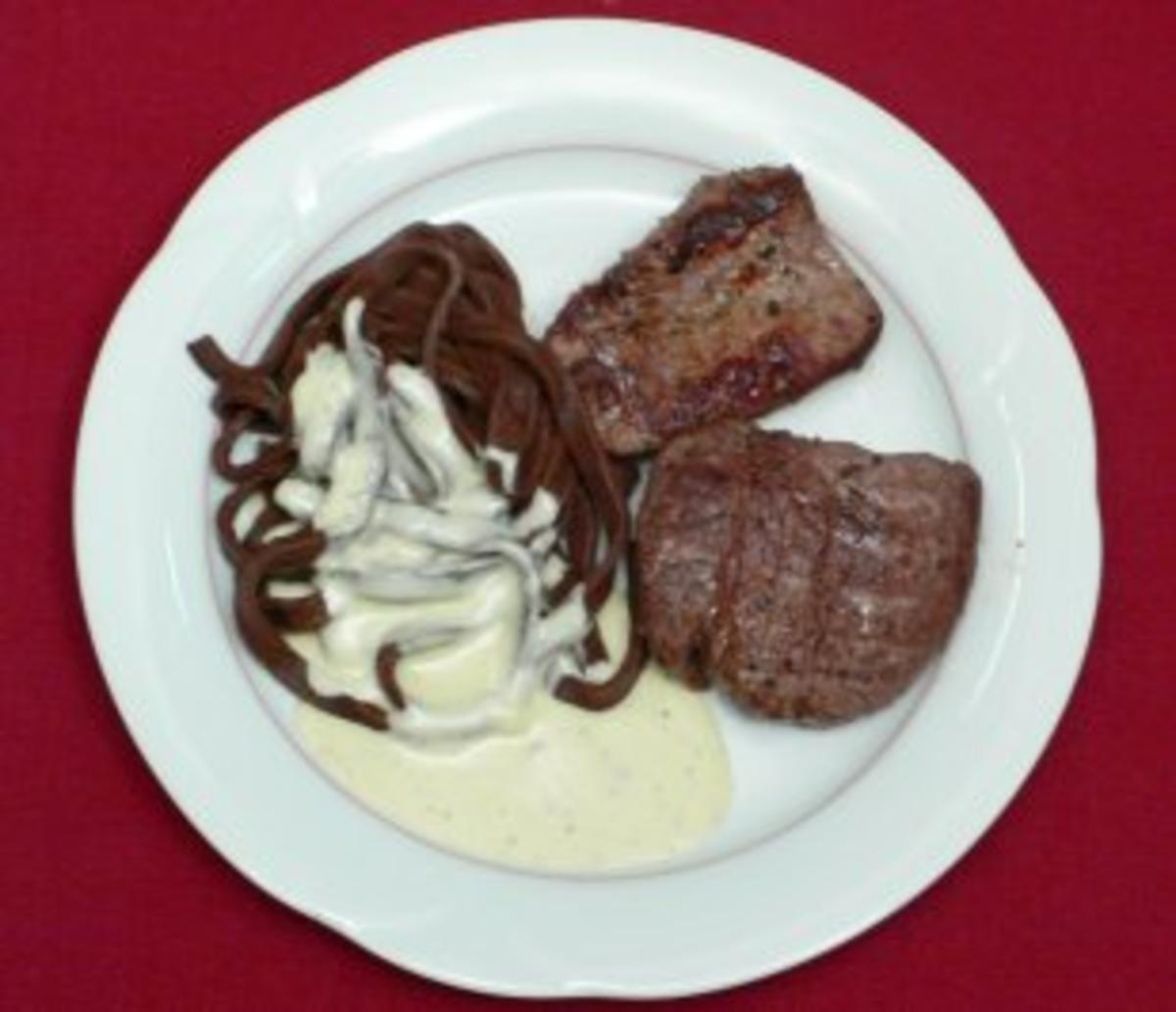 Rinder- und Straußenfilet an Kakaonudeln mit Gorgonzolasoße - Rezept ...