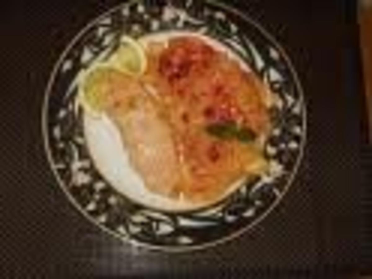 Nudeln mit Orangensauce und gebratenem Lachsfilet - Rezept - kochbar.de