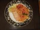 Nudeln mit Orangensauce und gebratenem Lachsfilet - Rezept