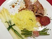 Kalbs-Lammrolle mit Parmaschinken und Rosmarin an Salbei-Kartoffelschnee - Rezept - Bild Nr. 2