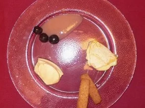 Reblochon auf Traubensoße, Perche Noisette und Nocken von Kir-Royal-Creme - Rezept - Bild Nr. 2