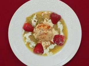 Rezept: Krokantsahneeis auf Rhabarberkompott Bild Nr. 2 Krokantsahneeis auf Rhabarberkompott - Rezept - Bild Nr. 2