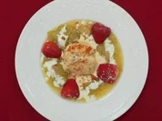 Krokantsahneeis auf Rhabarberkompott - Rezept - Bild Nr. 2