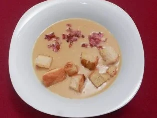 Rezept: Feine Kartoffelsuppe mit Speck und Brotwürfeln Bild Nr. 2 Feine Kartoffelsuppe mit Speck und Brotwürfeln - Rezept - Bild Nr. 2