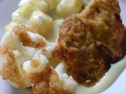 Schnitzel mit Blumenkohl und heller Soße - Rezept