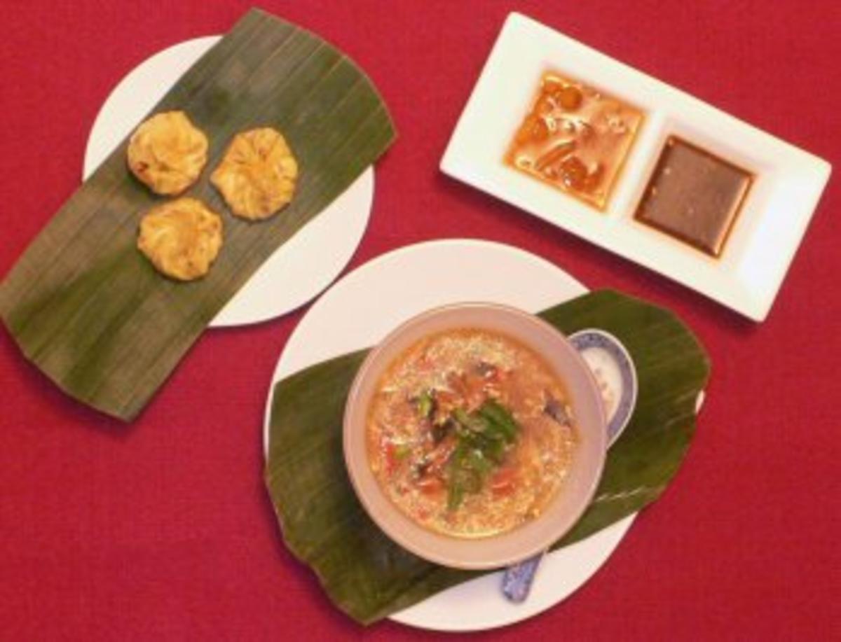 Bilder für Sauer-scharfe Suppe mit Meeresfrüchten und gerösteten Wan Tans - Rezept