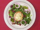 Frischer Blattspinat mit warmem Speck-Dressing & gefüllten Champignonkronen - Rezept - Bild Nr. 2