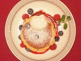 Pekannusstörtchen mit Himbeersoße & Schlagsahne - Rezept - Bild Nr. 2