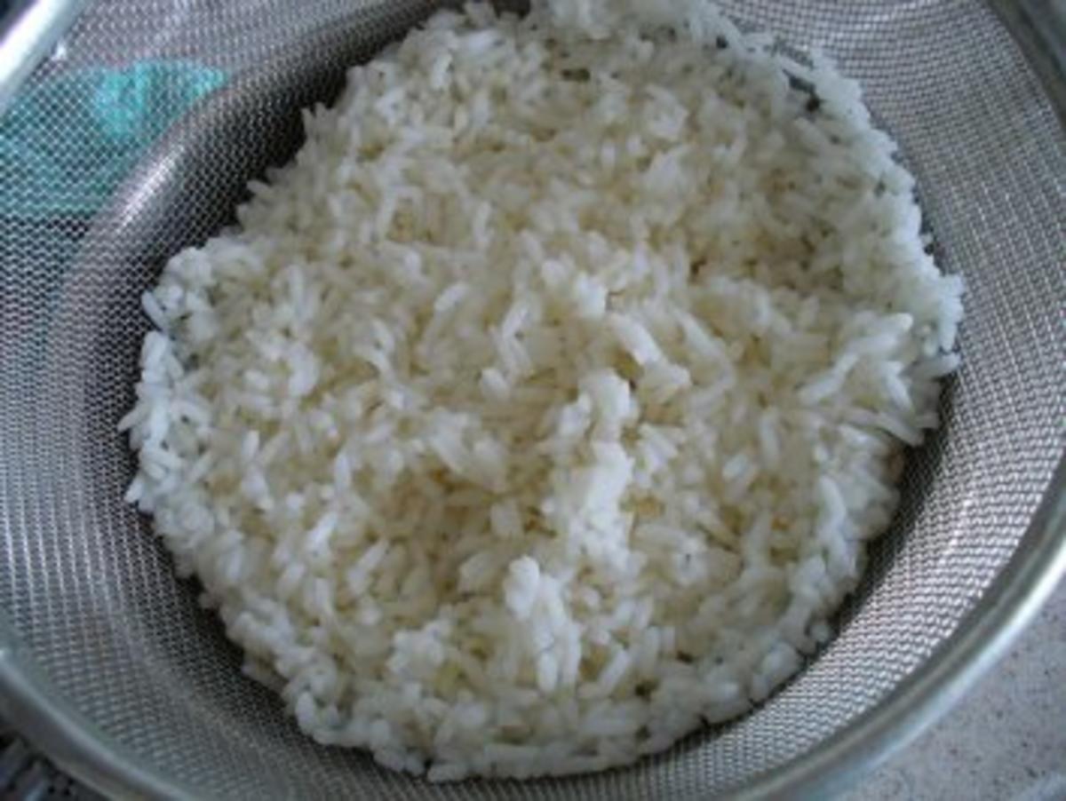 Grünes Reistürmchen, umrahmt von Puten- und Paprikageschnetzeltem - Rezept - Bild Nr. 9