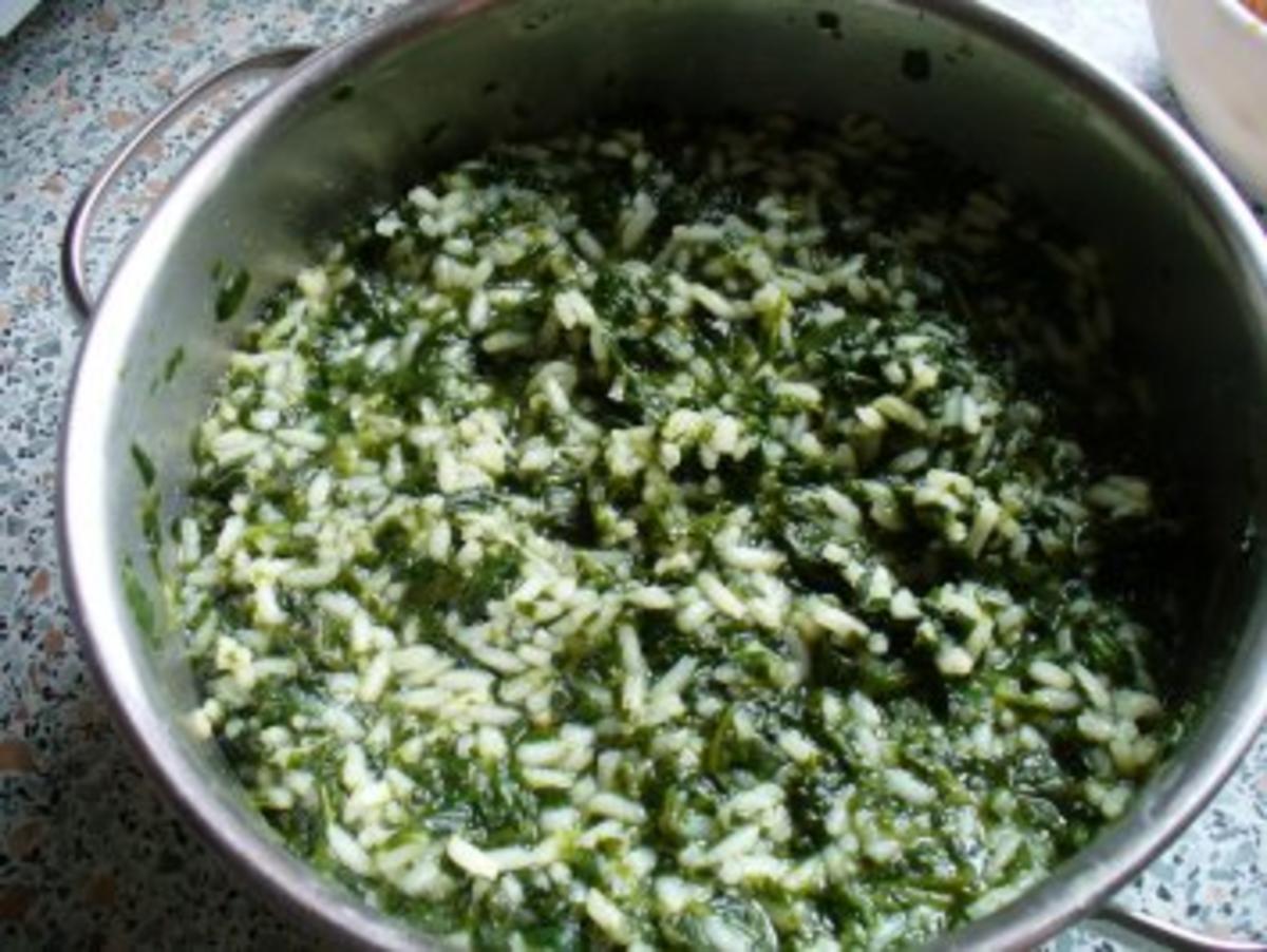 Grünes Reistürmchen, umrahmt von Puten- und Paprikageschnetzeltem - Rezept - Bild Nr. 10