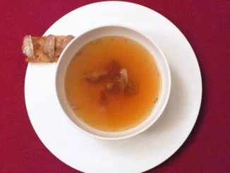 Rezept: Klare Ochsenschwanz-Suppe mit Markkrusteln Bild Nr. 2 Klare Ochsenschwanz-Suppe mit Markkrusteln - Rezept - Bild Nr. 2