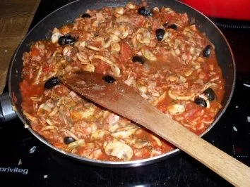 Gefüllte Pizza (Bilder sind online) - Rezept - Bild Nr. 5