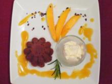 Joghurt-Rosmarineis mit Pfirsichsoße - Rezept - Bild Nr. 2