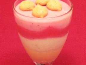 Rezept: KiBa-Amarettini-Erdbeerquark mit Allerlei Bild Nr. 2 KiBa-Amarettini-Erdbeerquark mit Allerlei - Rezept - Bild Nr. 2