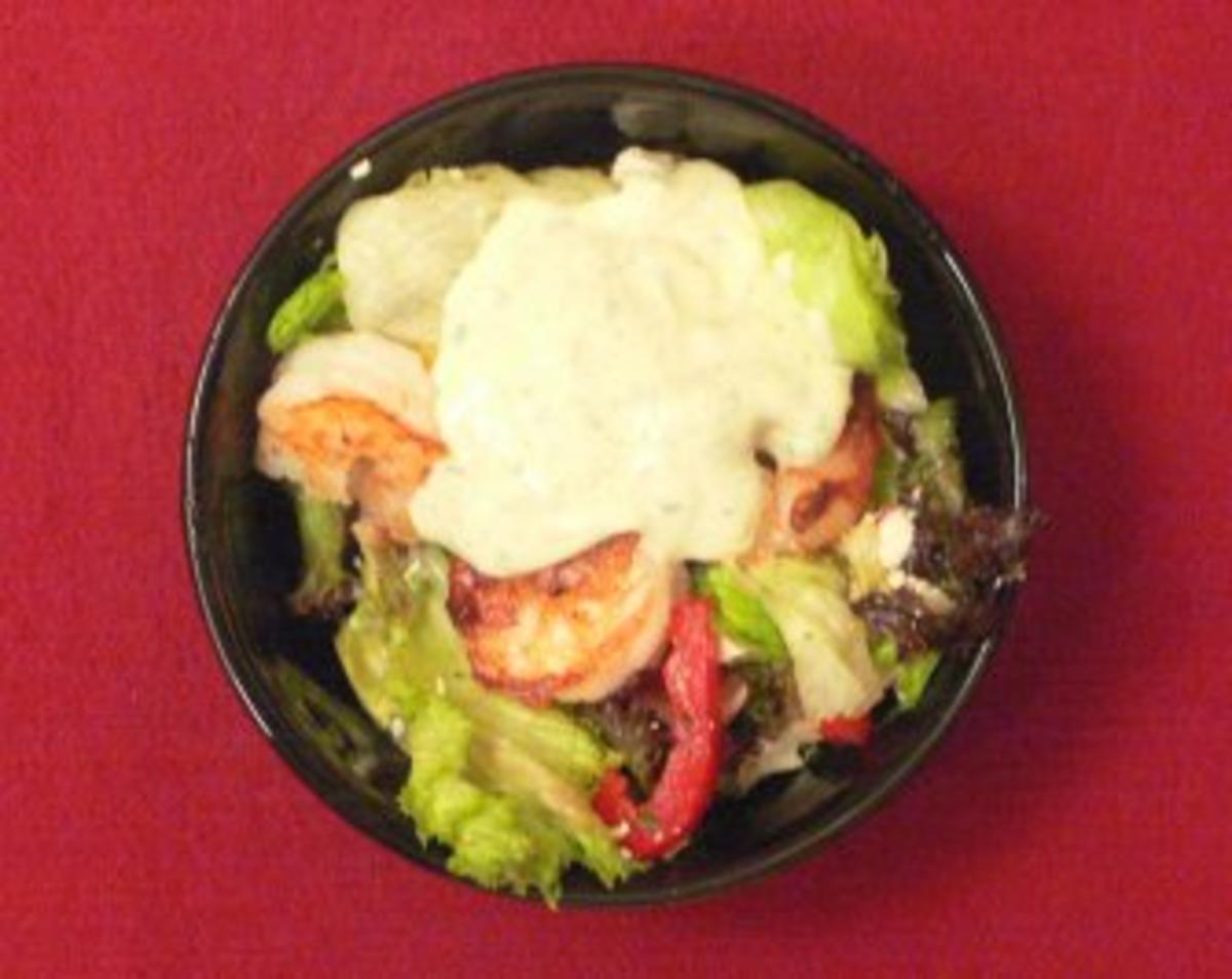 Gemischter Salat mit dem Besten aus dem Meer und frischem Joghurtdressing - Rezept - Bild Nr. 2