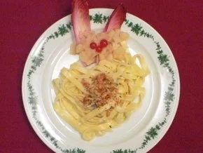 Rezept: Pasta della casa mit Käsesoße, Walnüssen und Birnenconfit Bild Nr. 2 Pasta della casa mit Käsesoße, Walnüssen und Birnenconfit - Rezept - Bild Nr. 2