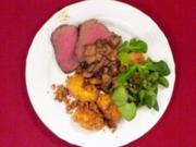 Röstpilze auf Rinderfilet an Nusskartoffeln und Feldsalat - Rezept - Bild Nr. 2