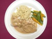 Gefülltes Schweinefilet mit Steinpilzsoße, Gemüse und Spätzle - Rezept - Bild Nr. 2