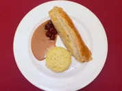 Wildhasenfilet im Blätterteig auf Lebkuchensoße - Rezept - Bild Nr. 2