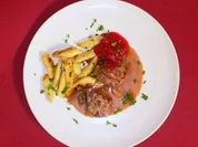 Rehmedaillons auf Cidre-Preiselbeer-Sahne mit Schupfnudeln - Rezept - Bild Nr. 2