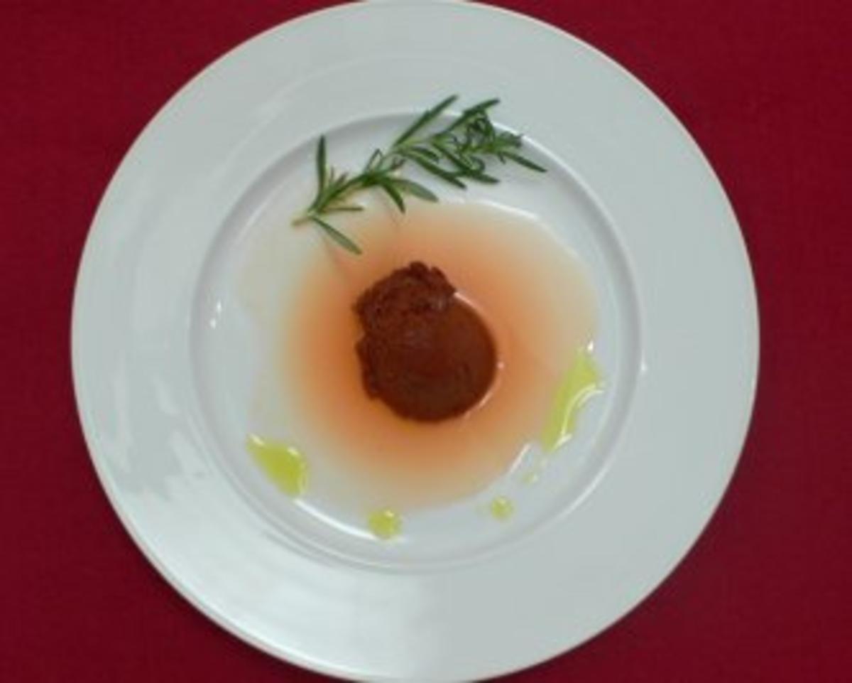 Schokoladenmousse mit Olivenöl und Rosmarin-Orangen-Soße - Rezept - Bild Nr. 2