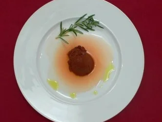 Schokoladenmousse mit Olivenöl und Rosmarin-Orangen-Soße - Rezept - Bild Nr. 2
