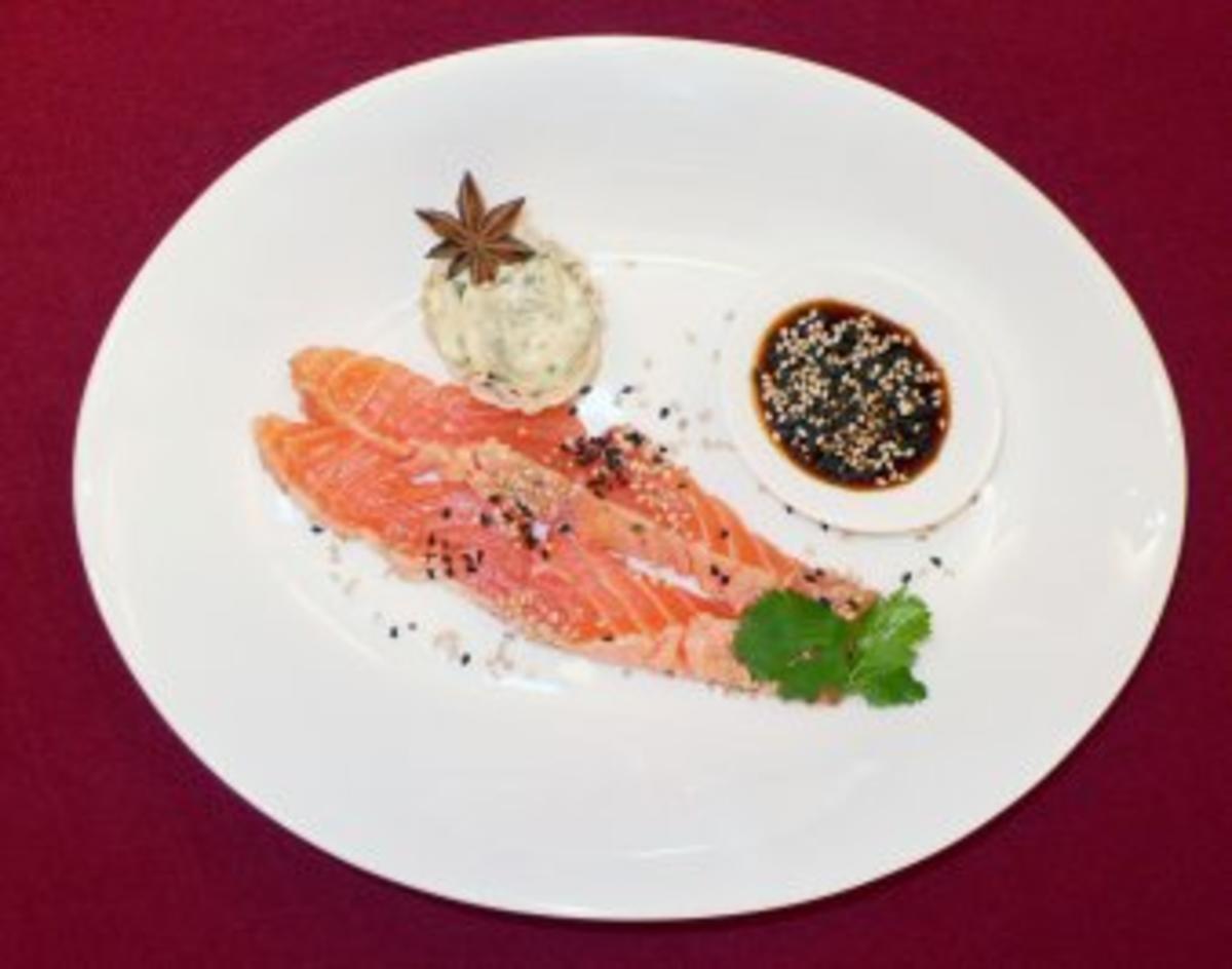 Gebeizter Lachs mit weißem und schwarzem Sesam an Koriandersoße -
Rezept Von Einsendungen Das perfekte Dinner