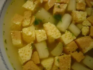 Spargelsuppe "klar" mit Parmesan-Eierstich - Rezept