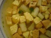 Rezept: Spargelsuppe "klar" mit Parmesan-Eierstich Spargelsuppe "klar" mit Parmesan-Eierstich - Rezept