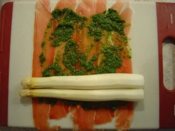 Rezept: Mini-Spargel-Auflauf mit Schinken, Käse und Bärlauch-Basilikum-Pesto s. Rezept Bild Nr. 3 Mini-Spargel-Auflauf mit Schinken, Käse und Bärlauch-Basilikum-Pesto s. Rezept - Rezept - Bild Nr. 3