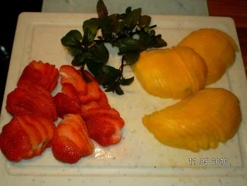 Rezept: Mango-Erbeer-Carpaccio Bild Nr. 2 Mango-Erbeer-Carpaccio - Rezept - Bild Nr. 2