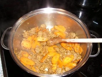 Rezept: Curry-Hack-Ragout mit Nudeln Bild Nr. 4 Curry-Hack-Ragout mit Nudeln - Rezept - Bild Nr. 4