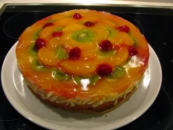 Rezept: Bunte Obsttorte mit Puddingcreme Bunte Obsttorte mit Puddingcreme - Rezept
