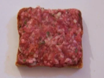 Zwischensnack: Hackfleisch-Toast, überbacken - Rezept - Bild Nr. 3