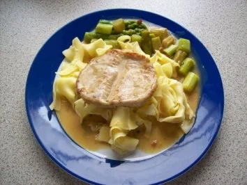 Rezept: Spargel mit Pasta und Schmetterlingssteak Spargel mit Pasta und Schmetterlingssteak - Rezept