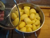 Rezept: Stielmus mit Fleischpflanzerl Stielmus mit Fleischpflanzerl - Rezept