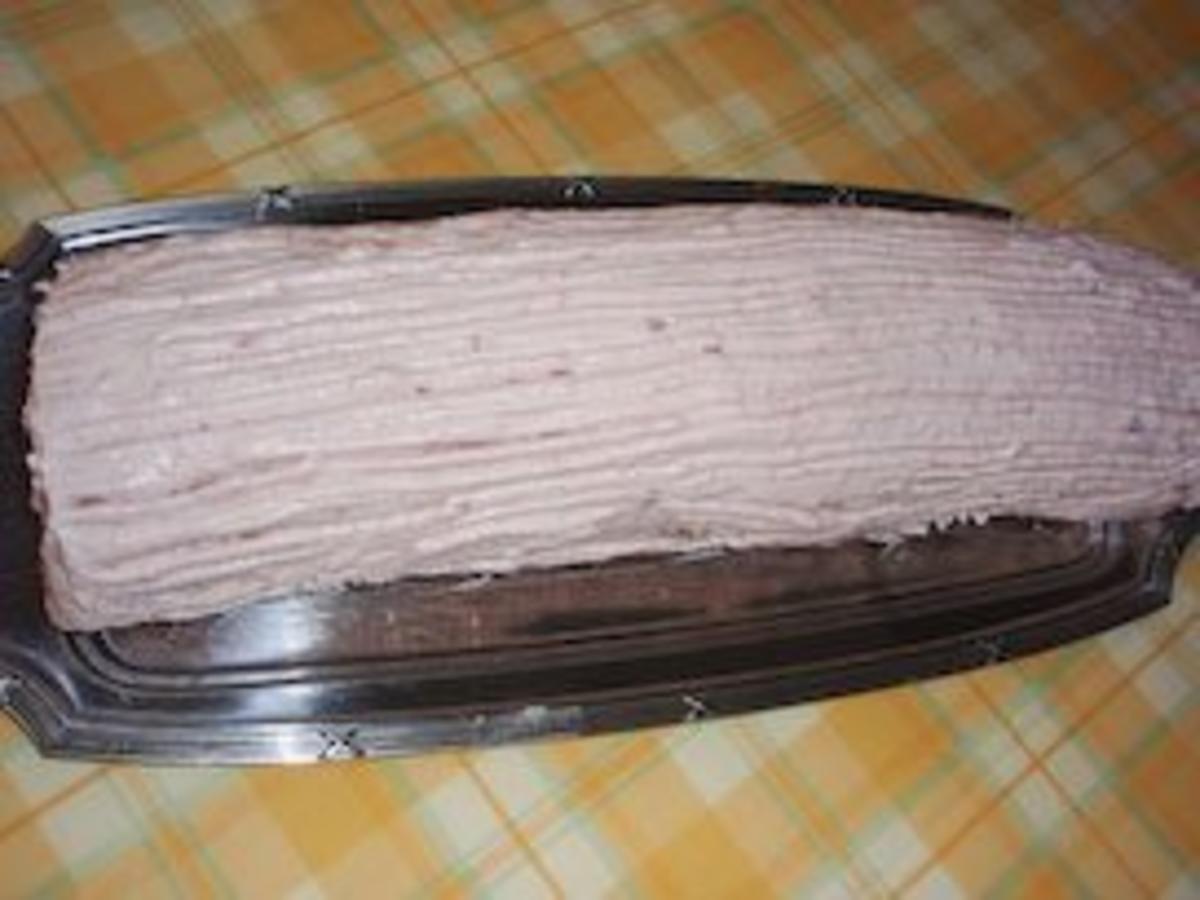 Torte: Biskuitrolle mit Erdbeersahne - Rezept - Bild Nr. 2