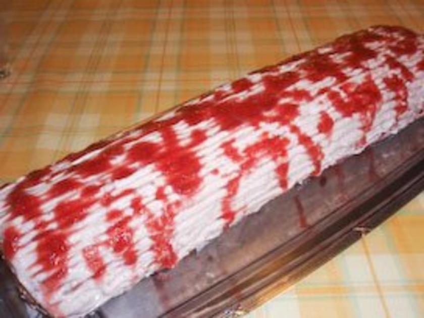 Torte: Biskuitrolle mit Erdbeersahne - Rezept - kochbar.de