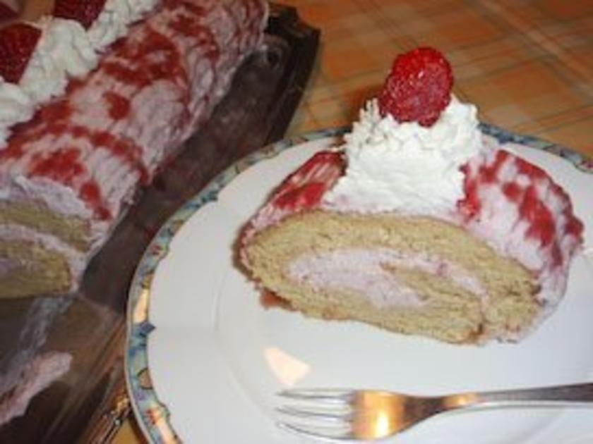 Torte: Biskuitrolle mit Erdbeersahne - einfach - von caramaus