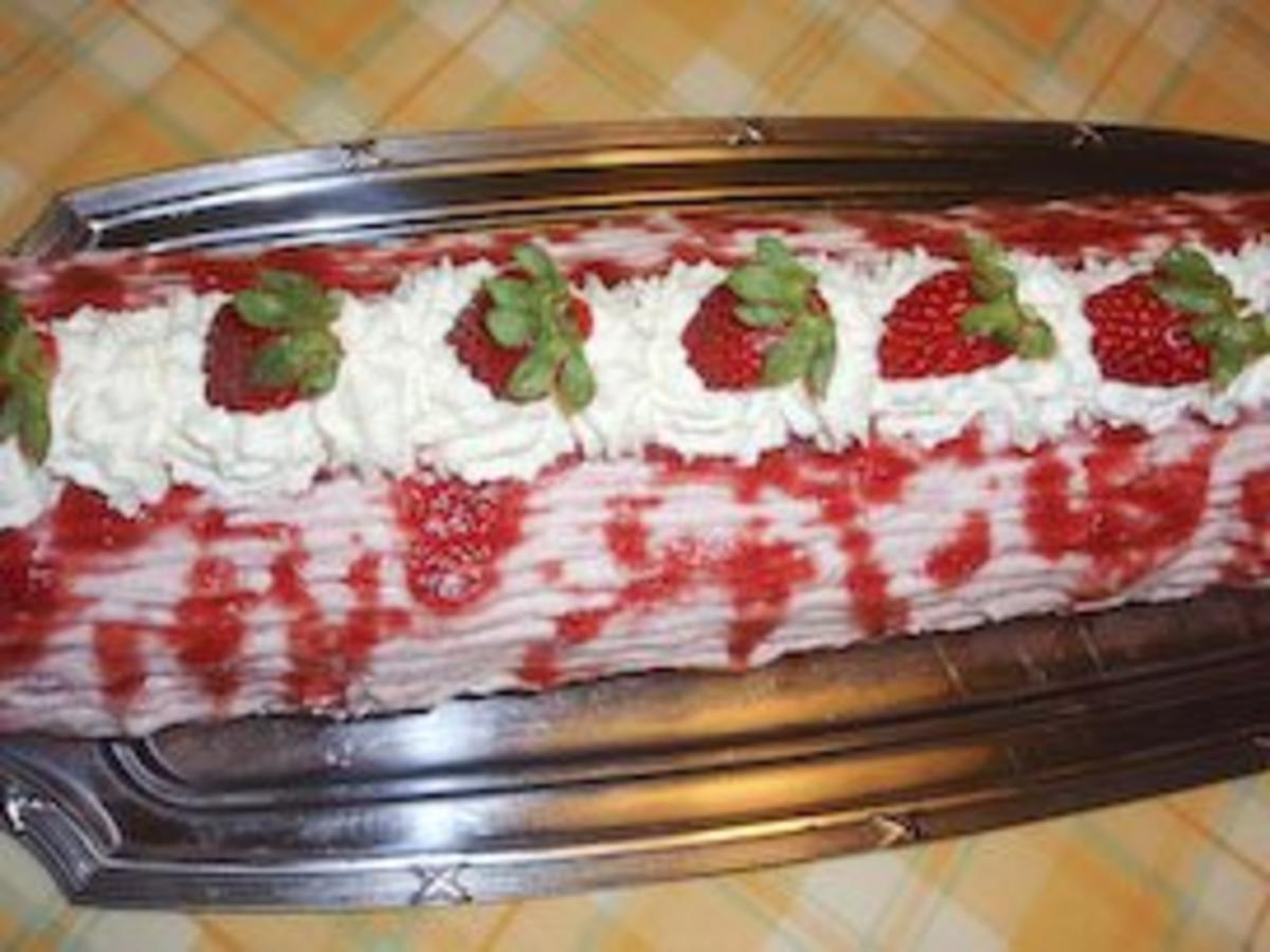 Torte: Biskuitrolle mit Erdbeersahne - Rezept - Bild Nr. 5