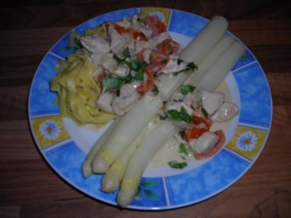 Bilder für Spargel mit Hähnchenragout und Bandnudeln - Rezept