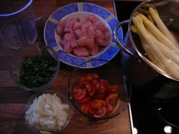 Spargel mit Hähnchenragout und Bandnudeln - Rezept - Bild Nr. 2