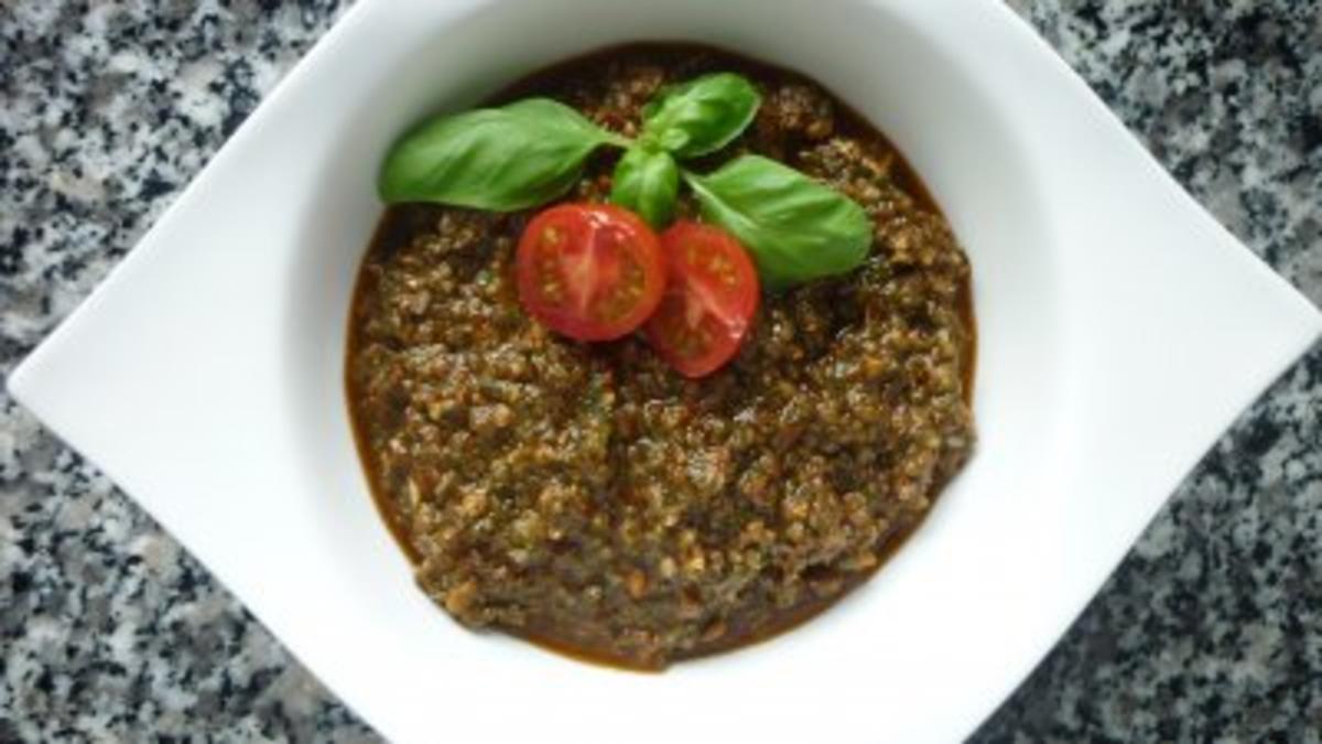 Tomaten-Kräuterpesto mit Sonnenblumenkernen und Balsamico - Rezept