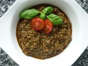 Tomaten-Kräuterpesto mit Sonnenblumenkernen und Balsamico - Rezept
