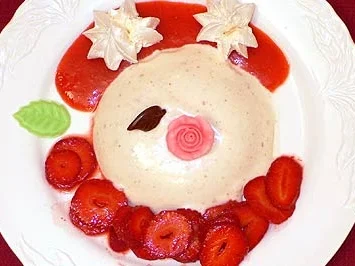 Joghurtpudding mit in Rosenlikör marinierten Erdbeeren - Rezept