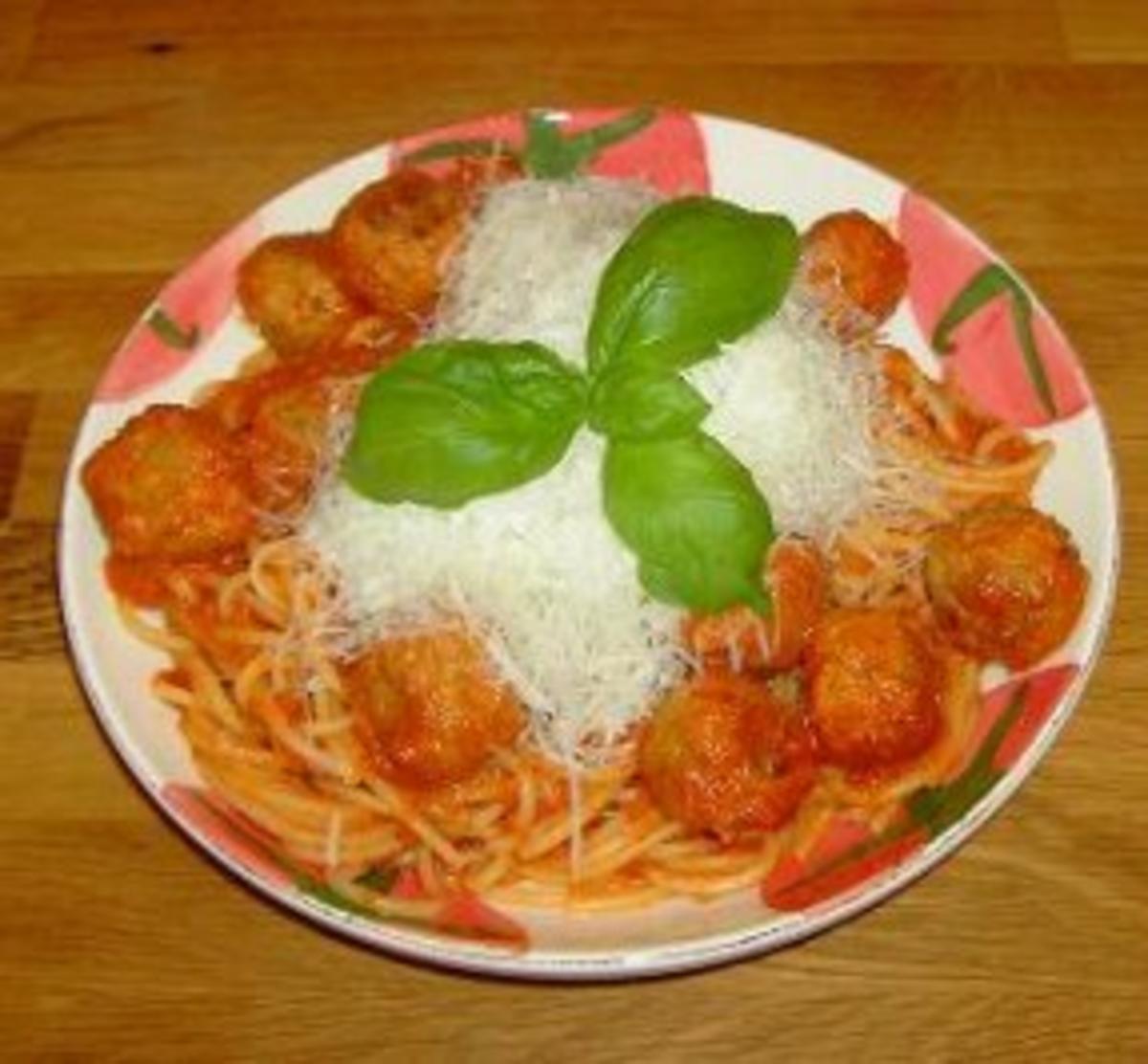 Bilder für Susi & Strolch Pasta oder Hackfleischbällchen mit Tomatensauce und Spaghetti - Rezept